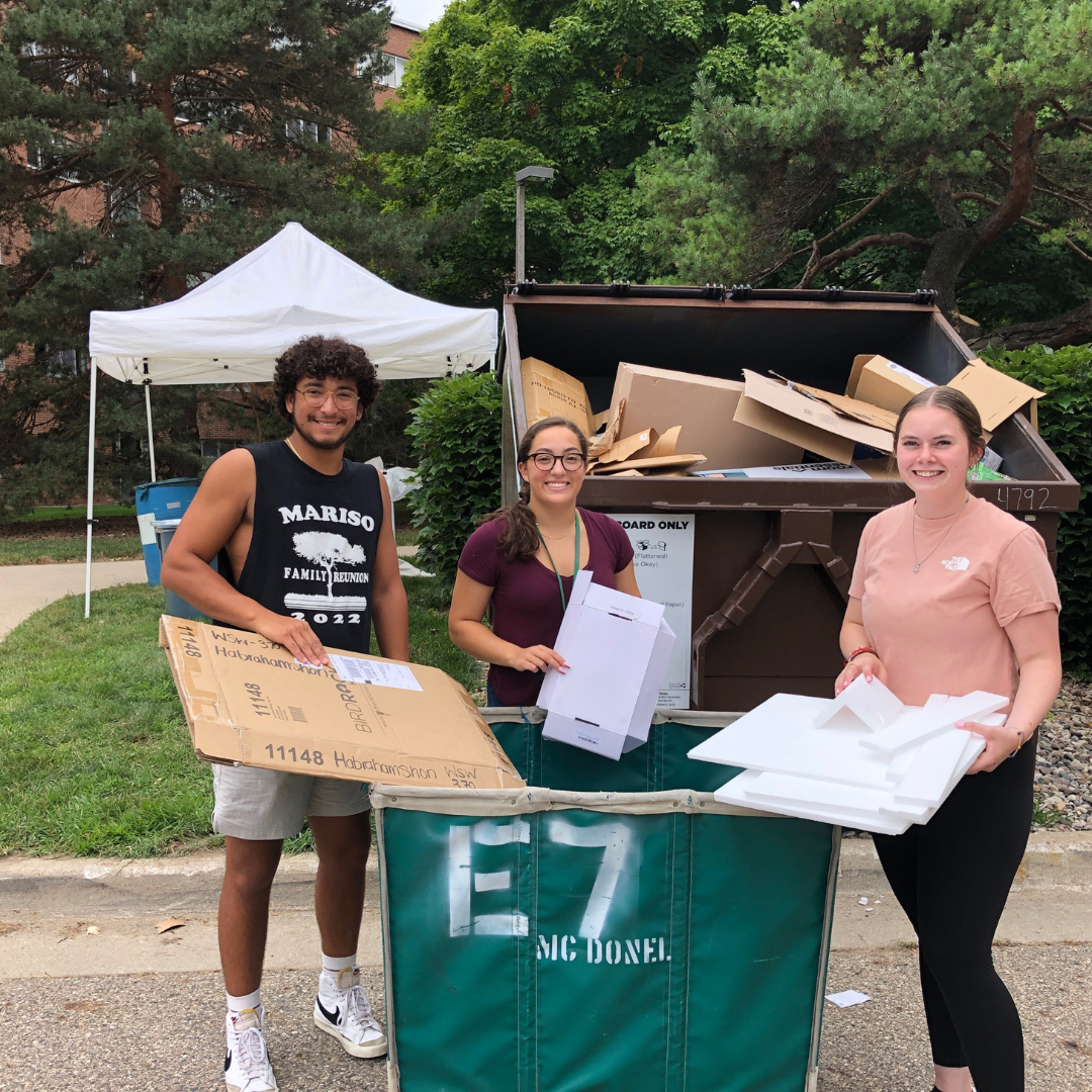 Students helping with recycling during move in