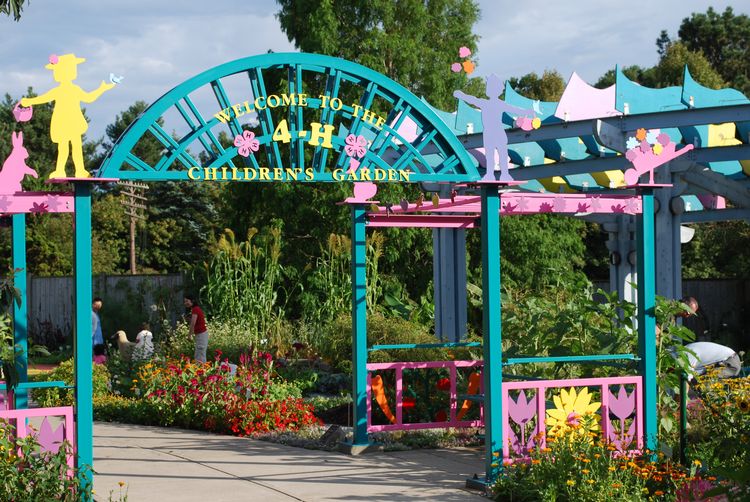 Photo of entrance to 4-H Children's Garden